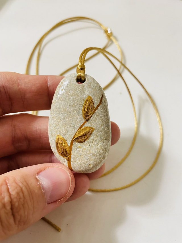 Colar Ilustrado Ramo Dourado