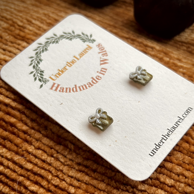 Present Stud Earrings - Green and White