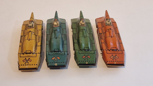Rare tinplate mechanical speedway streamlined racers by Lindstorm