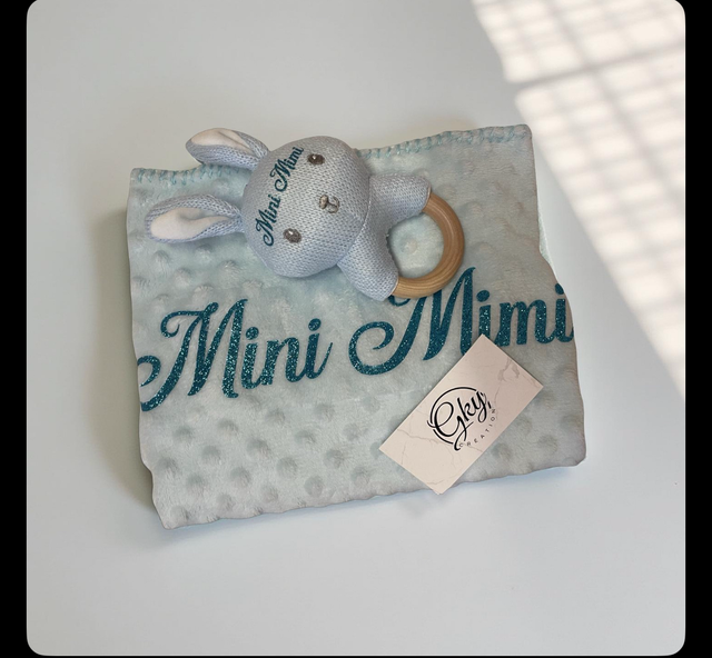 Couverture Avec Son Hochet 