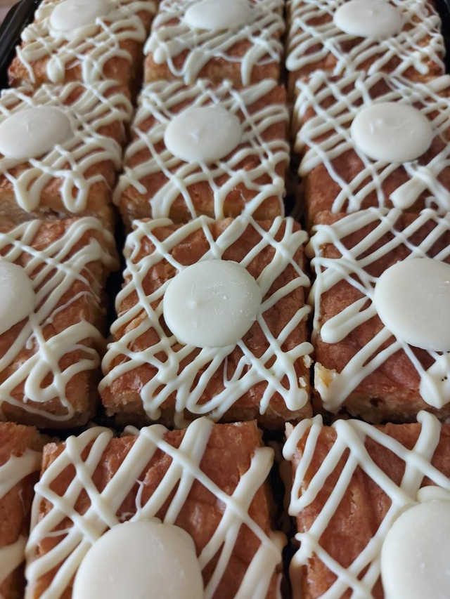 Assortment Box. 6 pieces. Choose from the selection in the description below.