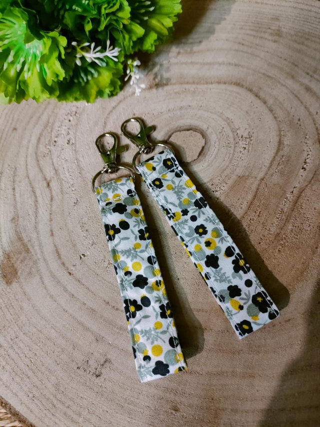 Porte clé fleuri - personnalisable 