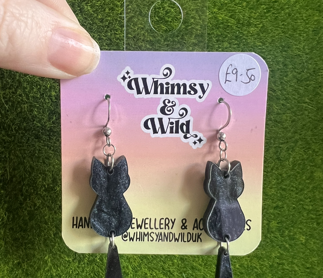 Black marble-effect kitties