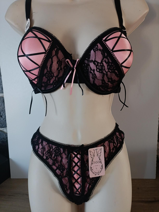 Ensemble bonnet D noir et rose avec tangas 16.90€