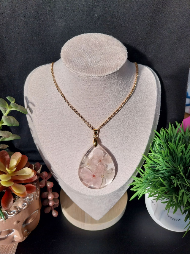 Collier fleurs séchées – Fleur de Vénus