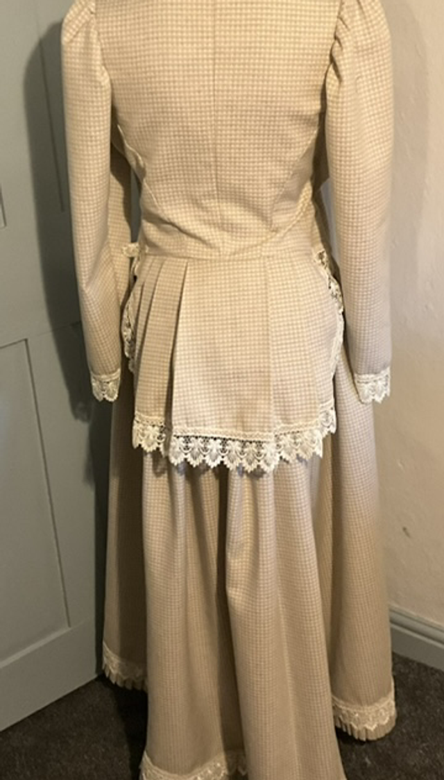 2 piece bustle skirt and jacket 002