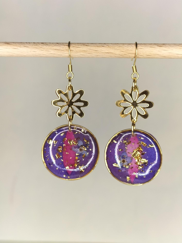 Boucles rondes pendantes violettes et or 