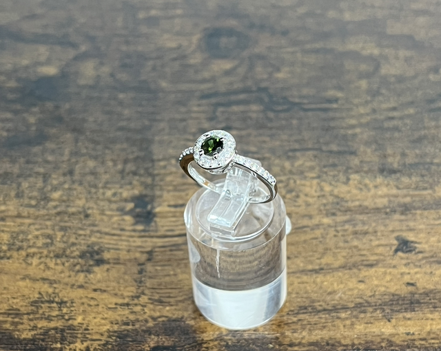 Bague en argent, Tourmaline verte et Zircons - Taille 51