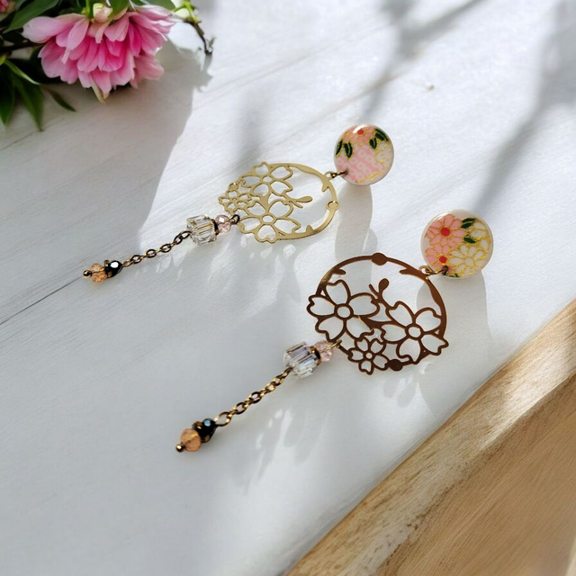 Boucles d'oreilles pendantes motifs japonais rose 