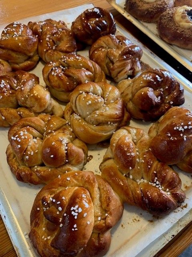 Cardamom Buns (minimum of 6)