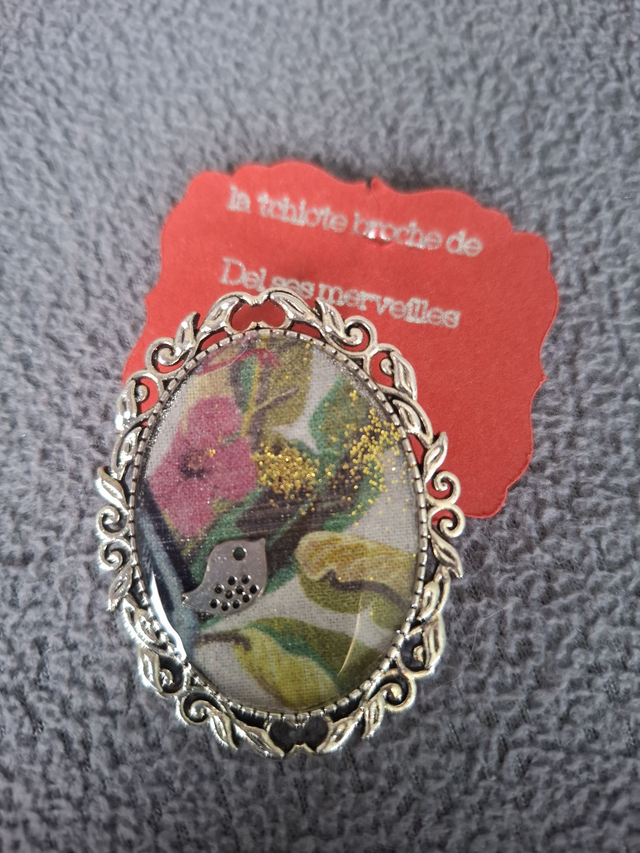 La tchiote broche vintage baroque