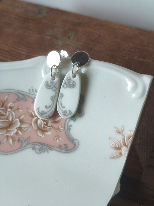 Boucles d'oreilles pendantes chevrons - porcelaine de Limoges, Atelier du Tabalou | no.2