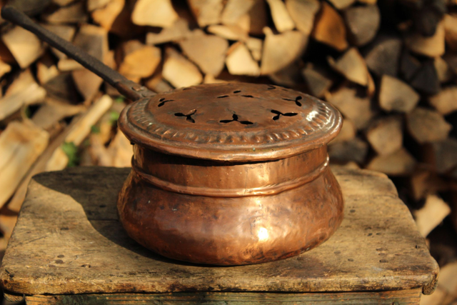 Antique Bed Warmer - copper rustic style , handcraft vintage