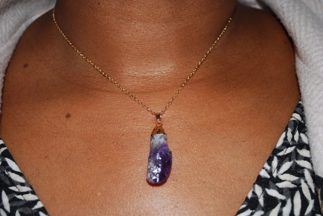 Collier en améthyste pierre brute