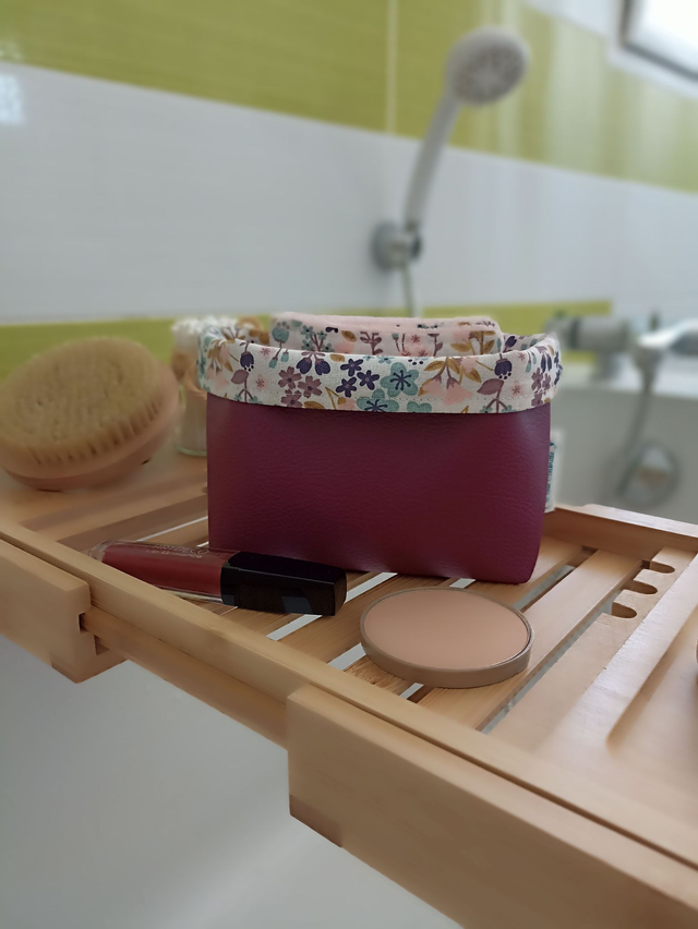 Ensemble panier avec lots de 8 lingettes et de 8 carrés visage - Romance