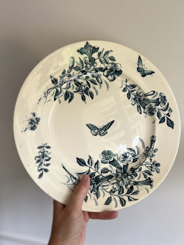 JASMIN - Plat rond  signé Badonviller - Terre de Fer