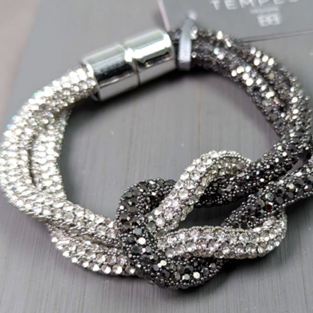 Magnetic Twist Bracelet