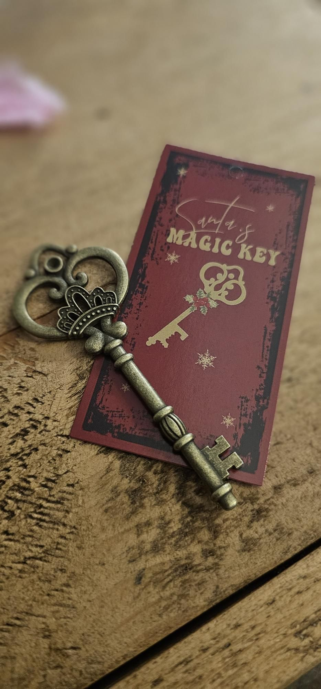 Metal Santa Key with Note