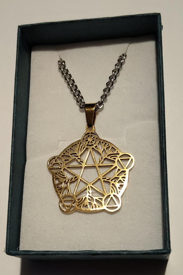 Gold Wicca Pentagram Witch Pendant Necklace.