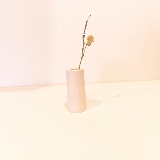 "Solune" Mini vase artisanal en gypse avec fleurs séchées – déco minimaliste