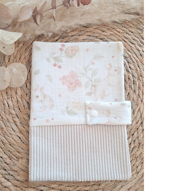 Protège carnet de santé "lapins et roses"