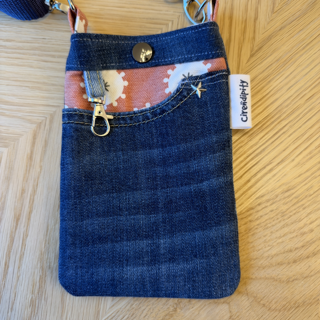 Starlet phone pouch