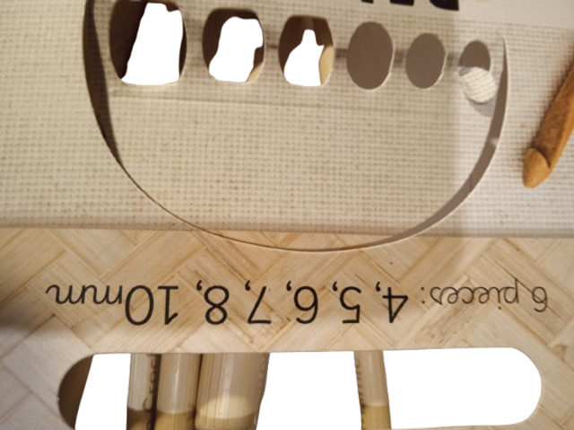 Sachet Couture Main Fête des Mamies – Super Mamie, Crochet et Bâtons à Crocheter en Bois Gravés”