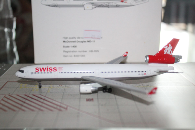 Swiss Asia MD-11 (HB-IWN), 1:400