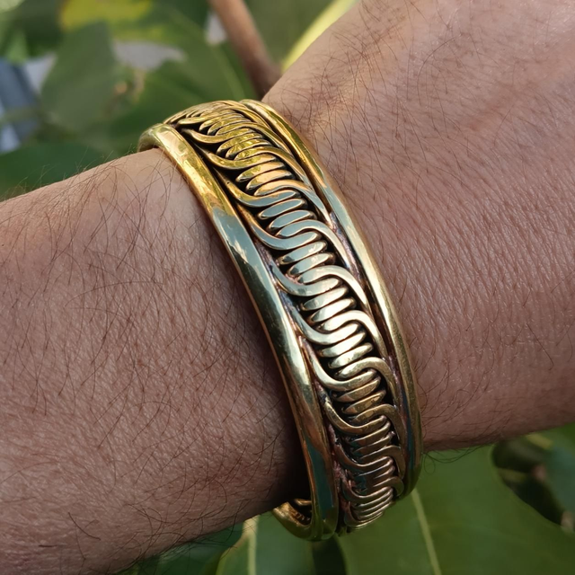 Bracelet en laiton pur tressé – style arête de poisson, pièce unique