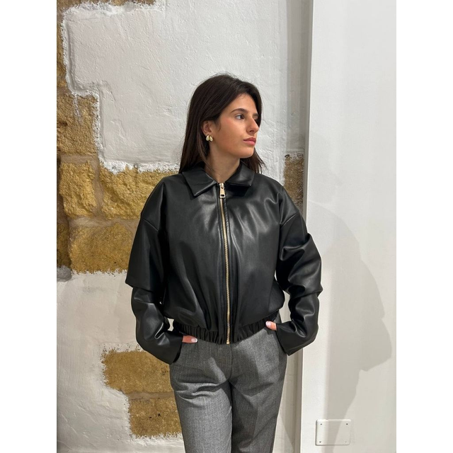 GIUBBINO PELLE CON ZIP EXTĒ NERO
