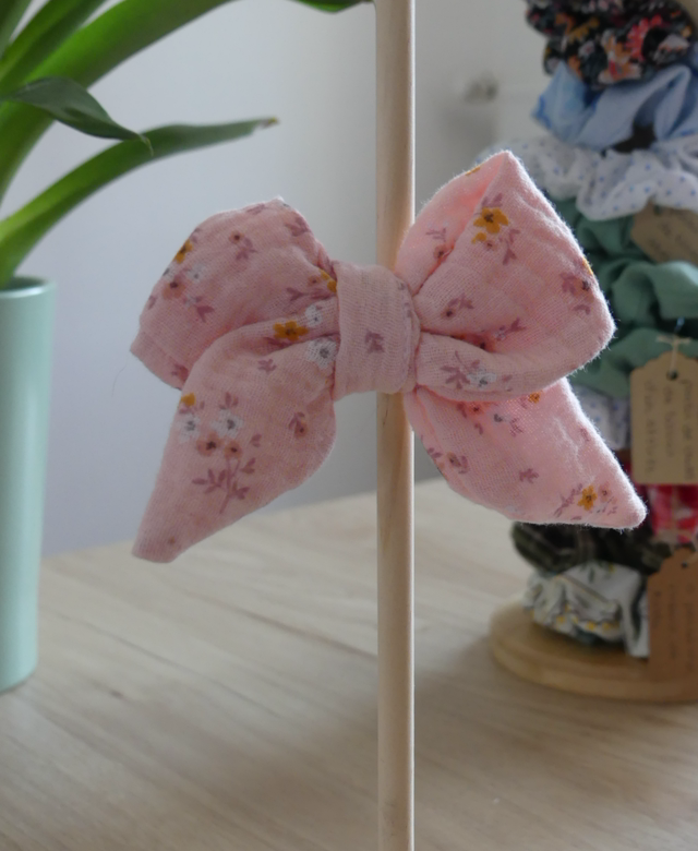 Barrette Apolline rose à fleur 
