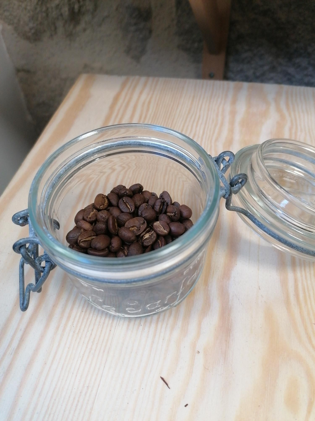 Café Brésil. Prix Pour 100g Possibilité De Le Moudre