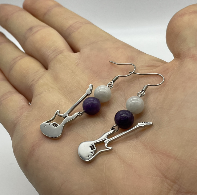Boucles d’oreilles GUITARE pierre de lune et lépidolite violette 