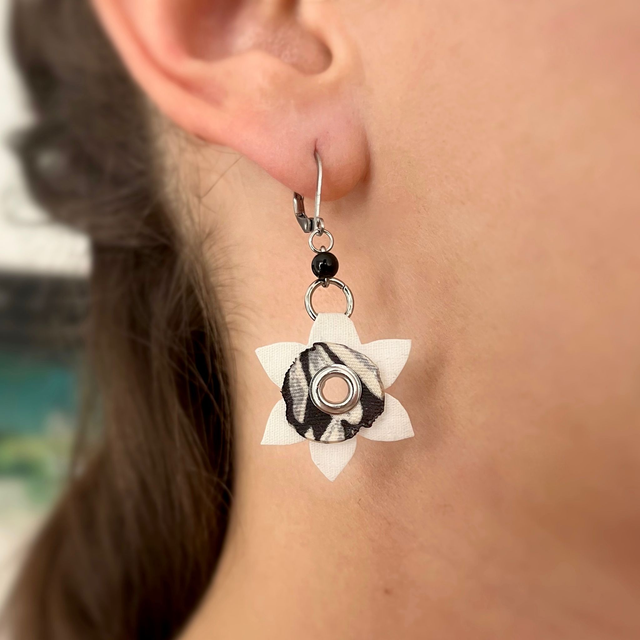 Fleurs du Crépuscule - Howlite blanche, tissu coton blanc