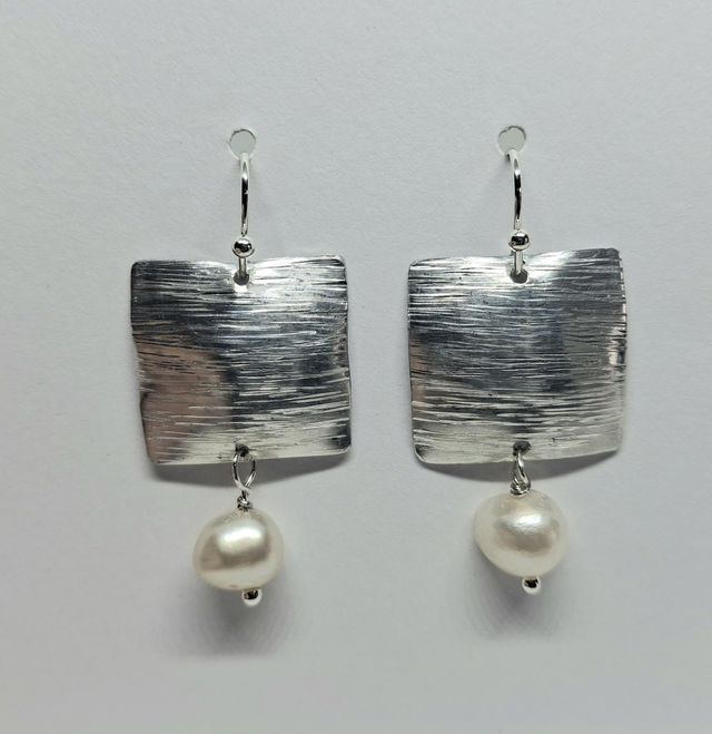 Hammered Square & Pearl