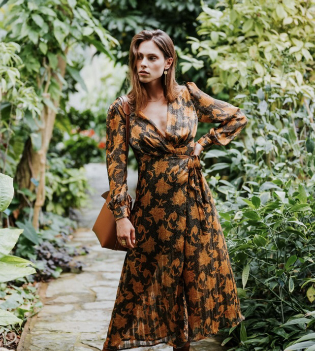 79-5. Robe porte-feuille 