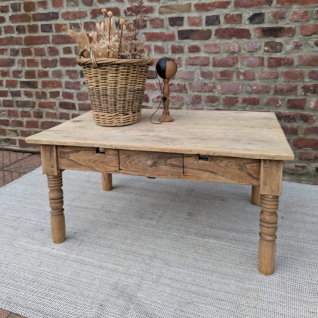 Table basse pieds tournés