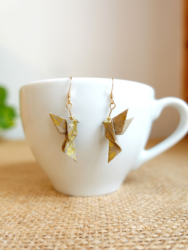 Origami Colombe, oiseau / GOLD FILLED, Or laminé / Boucles d&#039;oreilles / Papier japonais washi / Gris beige, or / Bijou japonais origami / 