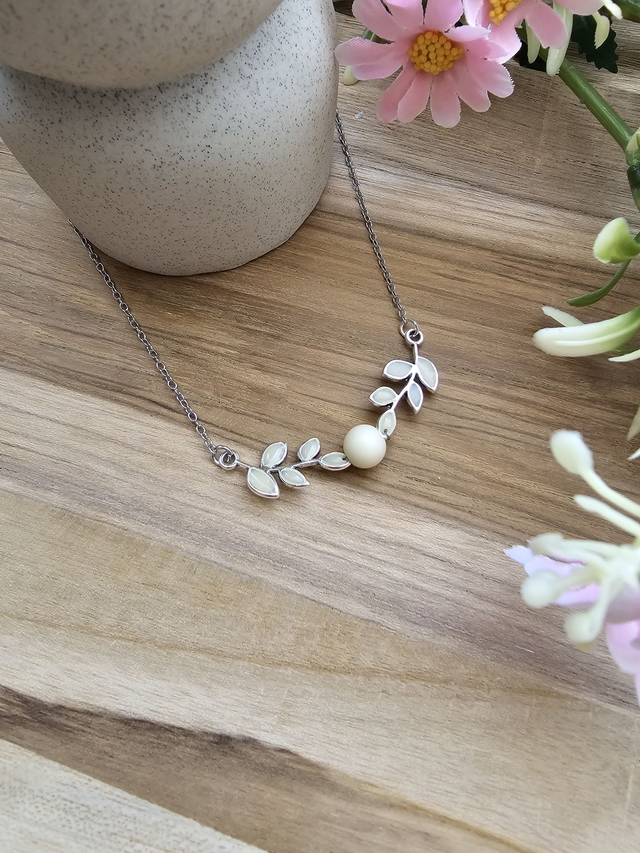 🎨COLLIER FEUILLES - &quot;Brise Pastel&quot; – L’élégance au naturel VANILLE🎨