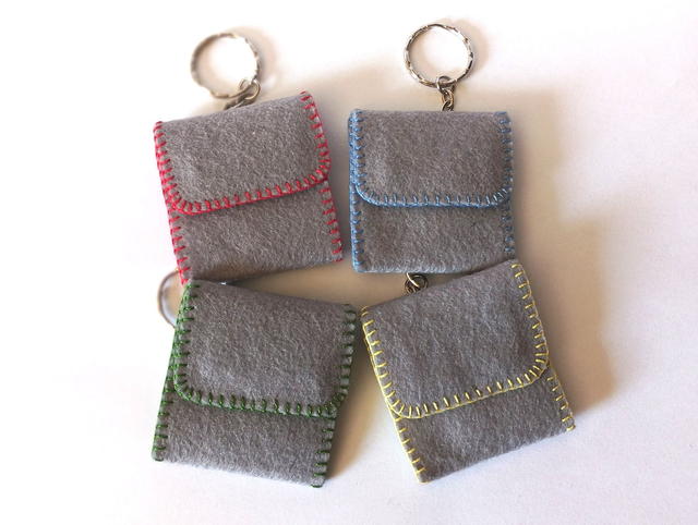 Llavero 3 en Raya Gris