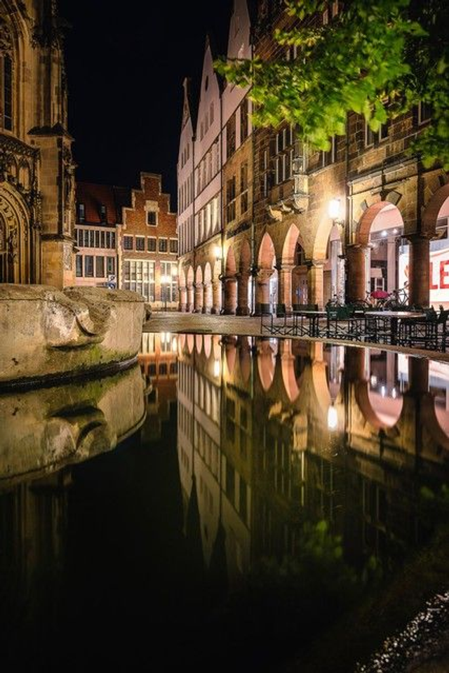 Lambertibrunnen bei Nacht