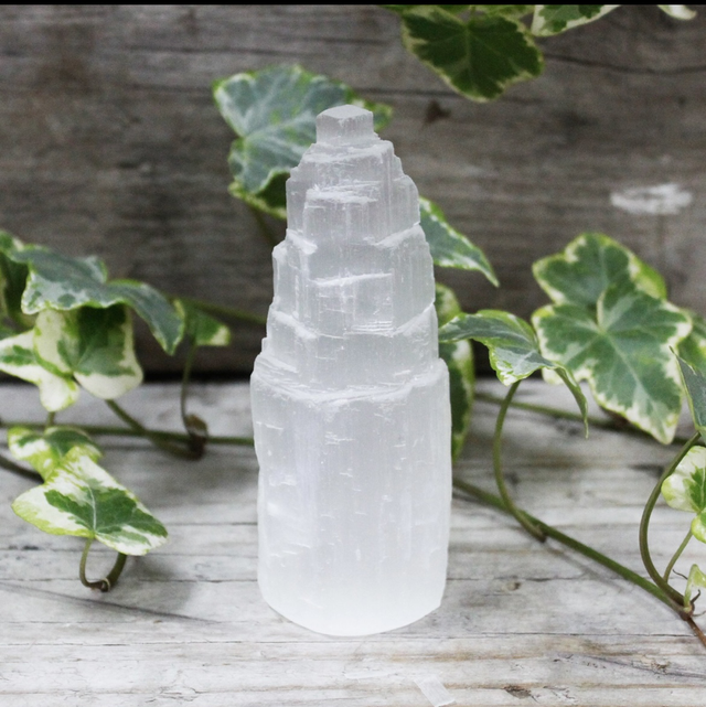 Seleniitti torni pieni 10cm. 