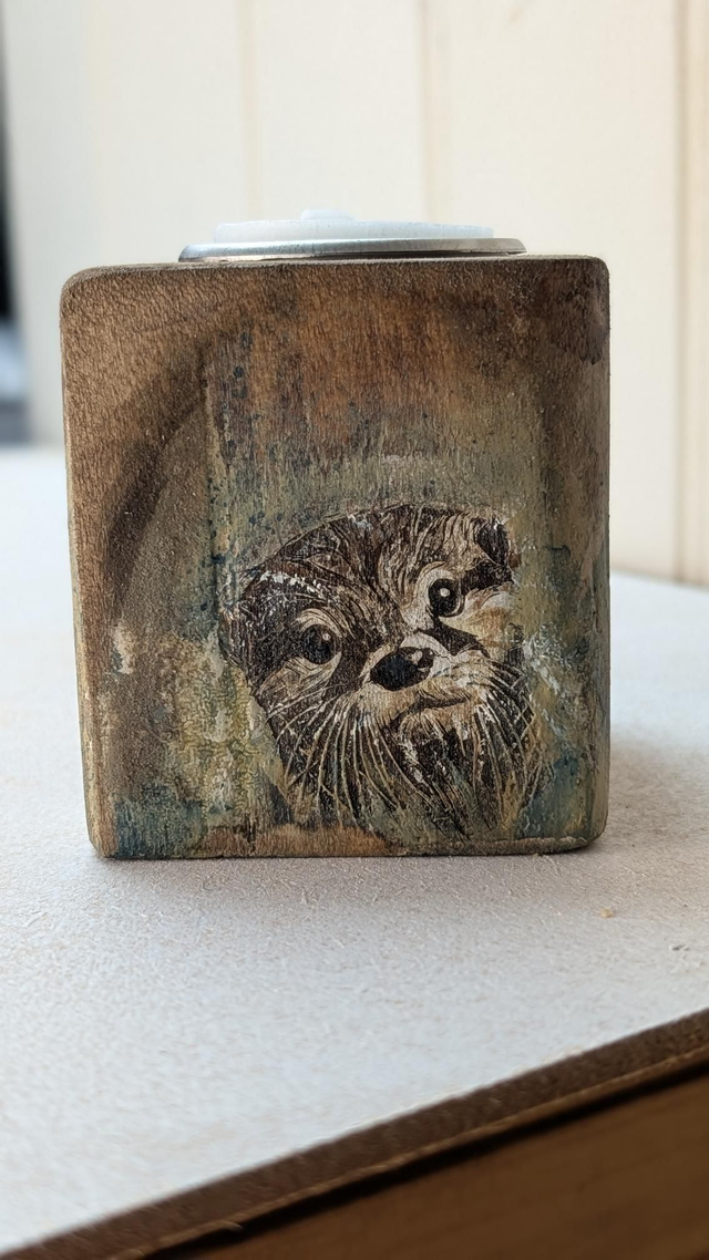 Otter by the edge of the river bank - Tealight Holder