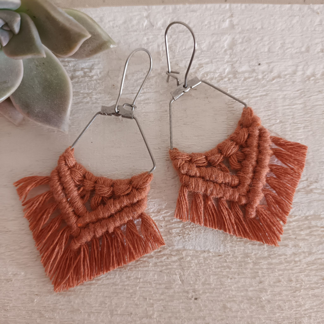 Boucle d'oreille losange macramé argentée