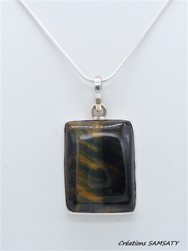 Pendentif en Œil de Faucon