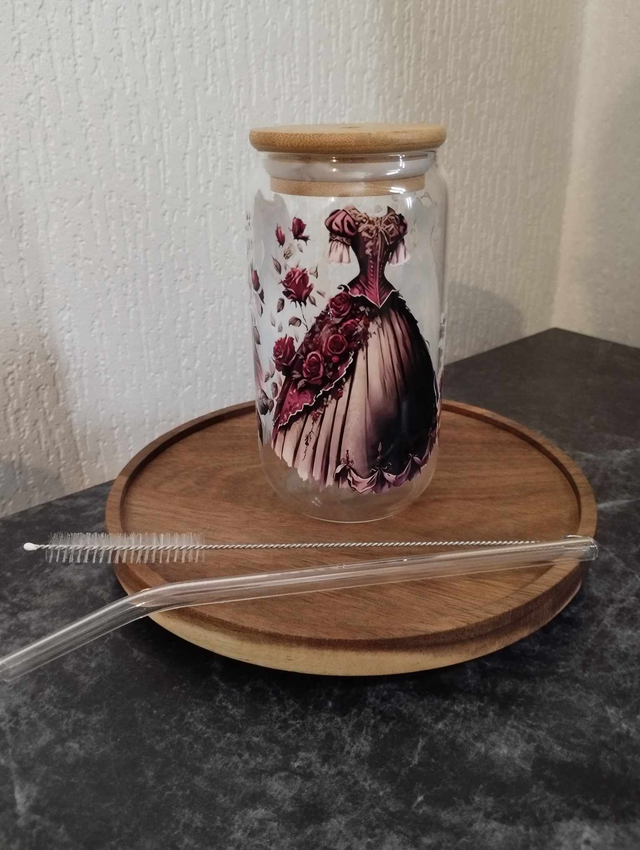 Gobelet en verre robe blanche