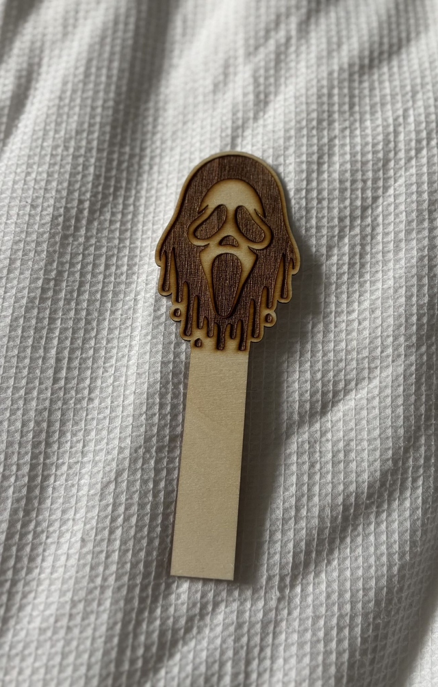 Screaming Mask Wooden Bookmark | Perfect for readers of thriller or dark romance