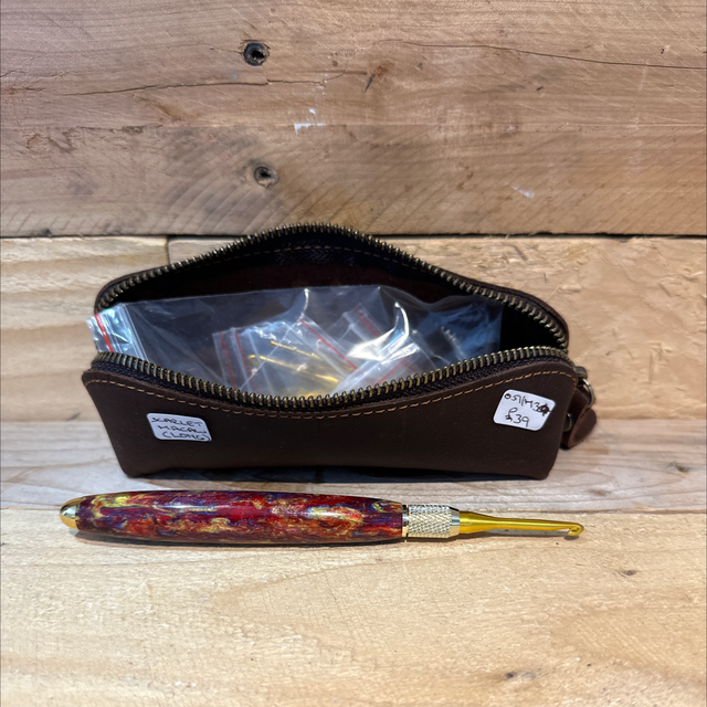 Scarlet Macaw Long Crochet Handle and Hooks 