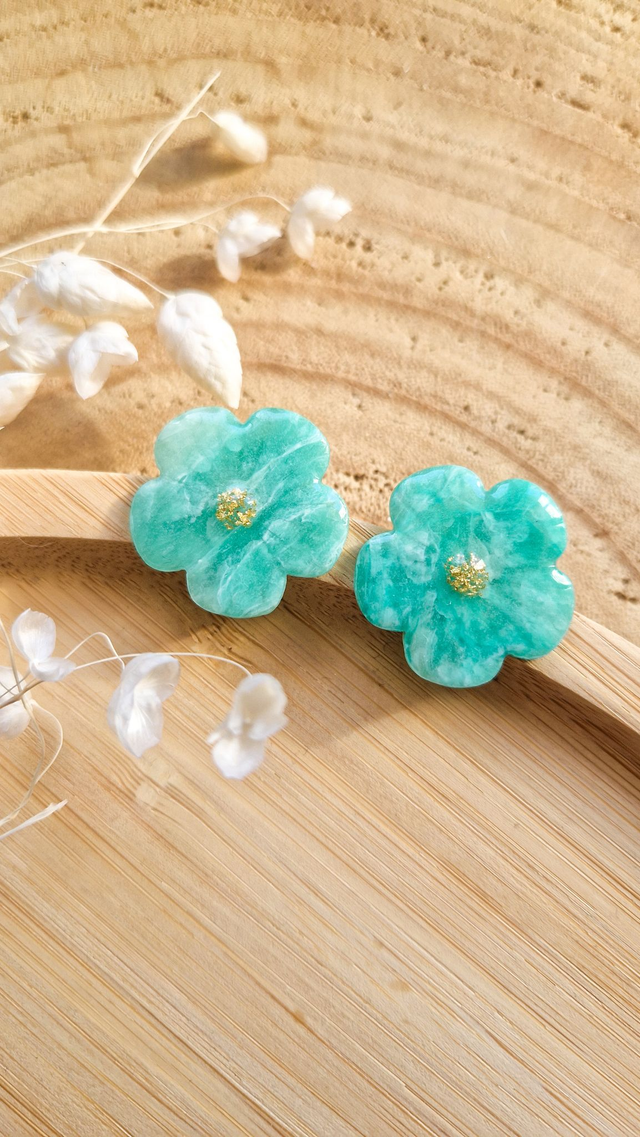 Flora - Boucles d'oreilles en pâte polymère et résine.