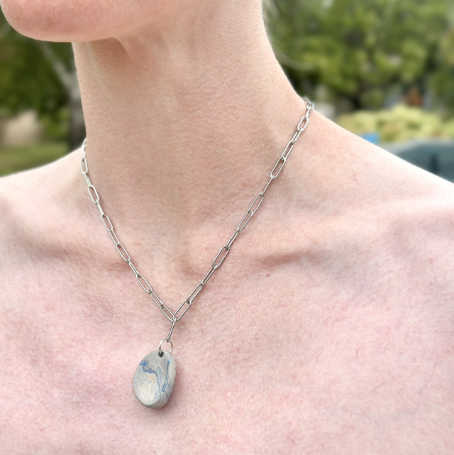 Collier “Pierre anti-stress” modelé à la main, motif ciel soleil couchant
